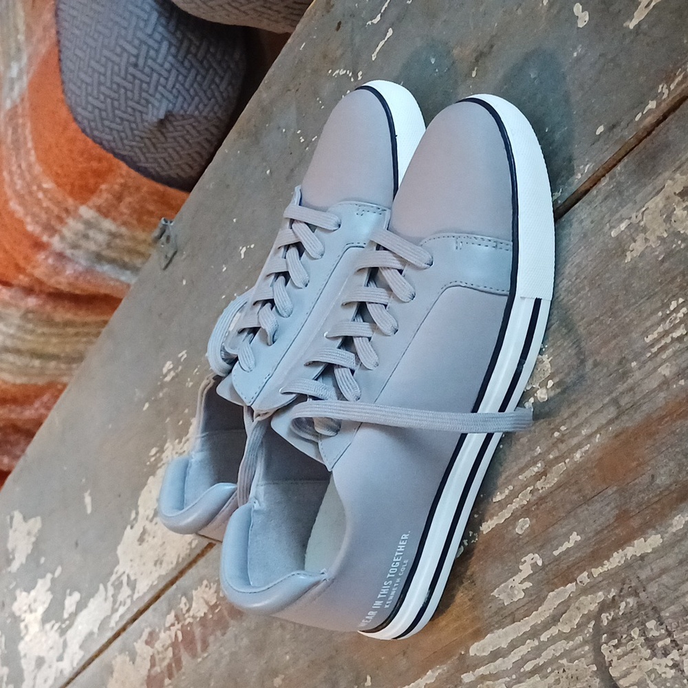 🔥🔥🔥Kenneth Cole Neoprene Kam Stripe Witt sneaker size 8